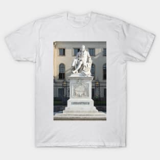 Humboldt University, Monument Wilhelm von Humboldt, Unter den Linden, Berlin, Germany T-Shirt